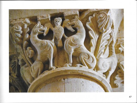 AULNAY, chapiteau intérieur ( décrit en photo précédente )